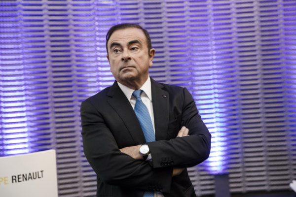 Carlos Ghosn obtiene la libertad bajo fianza sujeto a una estricta vigilancia