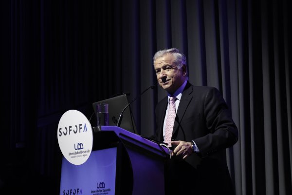 Hacienda y empresarios respaldan al presidente Piñera en idea de subir cotización más allá del 14%