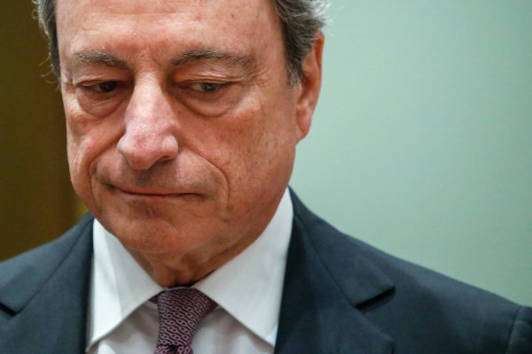 BCE posterga alza de tasas y anuncia inyección de liquidez por desaceleración de Europa