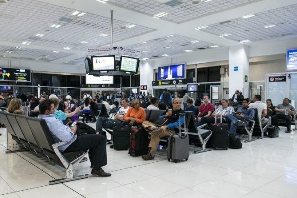 Presentan proyecto de ley que endurece sanciones por sobreventa de pasajes aéreos