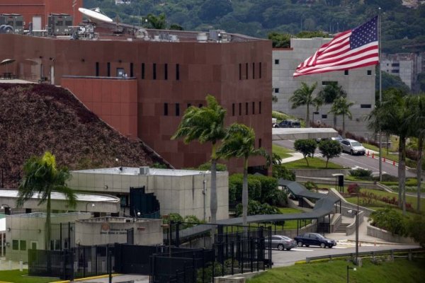 EEUU retira personal diplomático de Venezuela: su presencia es un "obstáculo" a la estrategia de Washington