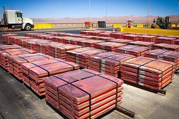 Cobre sube por tercer día consecutivo gracias a bajas en los inventarios