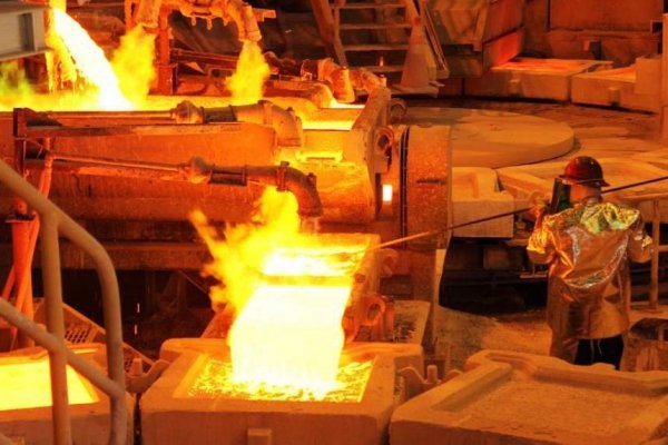 Cobre retrocede ante débiles datos chinos de producción industrial