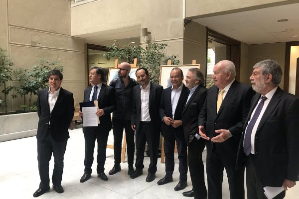 Oposición firma petitorio y dice que plazo para votar reforma tributaria dependerá de las respuestas de Hacienda