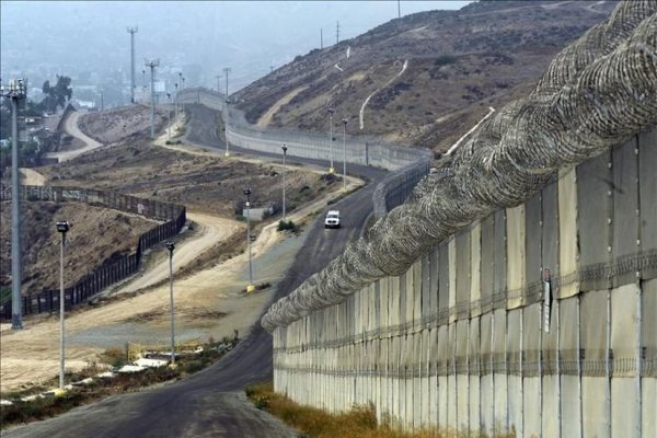 Senado de EEUU bloquea la financiación del muro de Trump