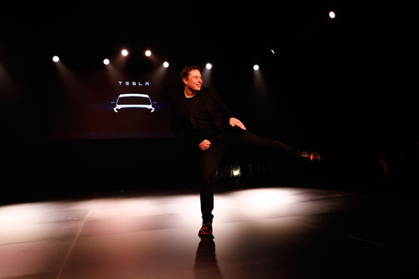 Musk vuelve a su zona de confort con nuevo lanzamiento de Tesla tras un polémico inicio de año