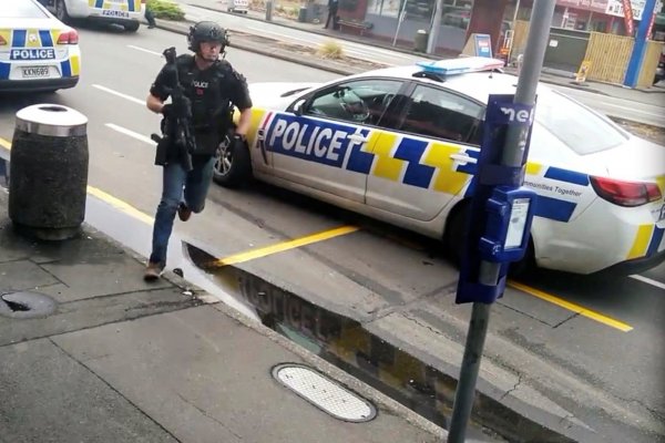 Casi 50 muertos en tiroteos "terroristas" en dos mezquitas en Nueva Zelanda