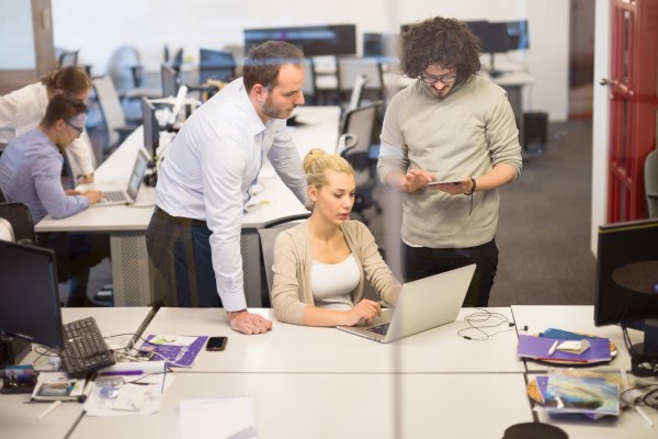 Acafi y UC facilitan documentos legales para startups
