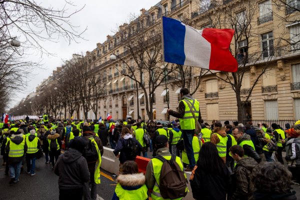 Gobierno francés prohibirá protestas de chalecos amarillos potencialmente violentas