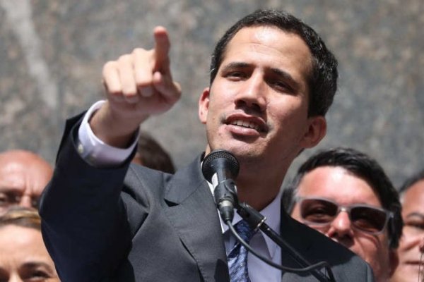 Guaidó apunta que reestructuración de gobierno de Maduro demuestra "mucha debilidad"
