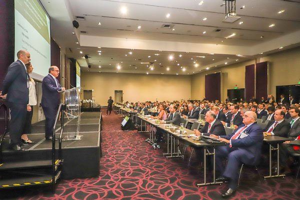 Excesiva demora en aprobación de fusiones y adquisiciones marca encuentro de la IBA
