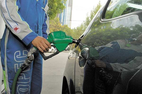 Siguen alzas de las bencinas en el país