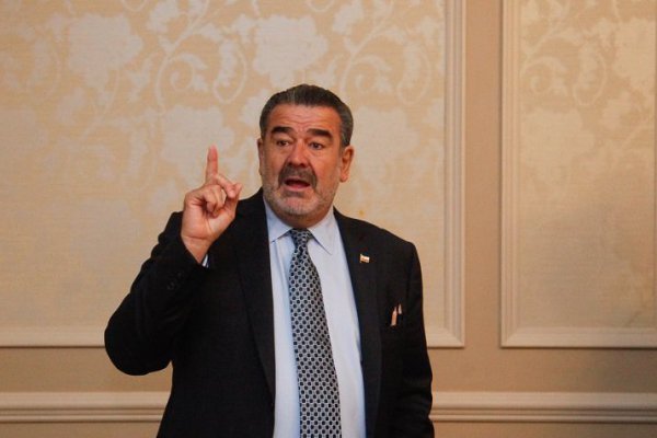 Andrónico Luksic pide respeto a Bolsonaro y critica desaire de las autoridades de la Cámara y Senado