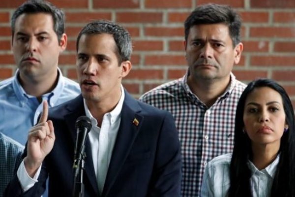Guaidó contraataca y ficha a un estudio de abogados para congelar fortuna del chavismo en España