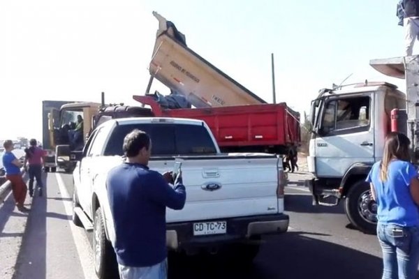 Camioneros interrumpieron tránsito en la Ruta 68 en protesta contra ley sobre transporte de basura