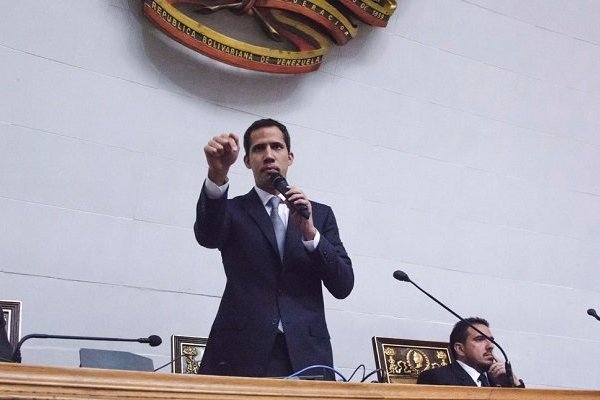 Guaidó señala que Maduro "ya no cree en los militares venezolanos por eso los importa" de Rusia