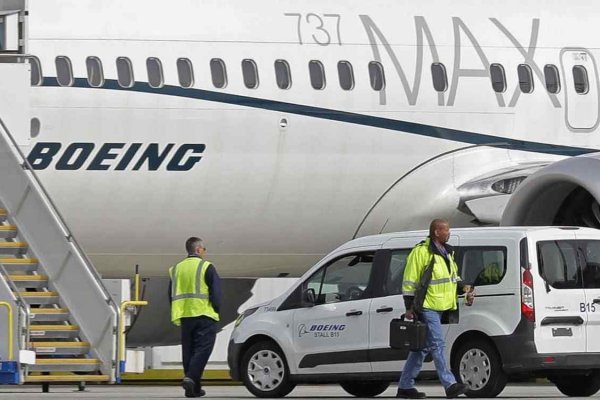 Un Boeing 737 MAX sin pasajeros aterrizó de emergencia en Orlando