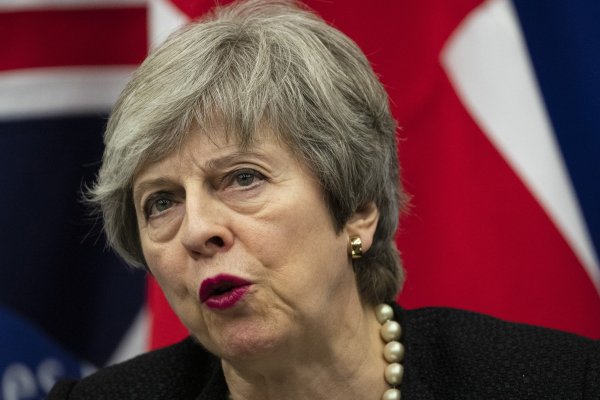 May ofrece renunciar si su plan para el Brexit es aprobado esta semana