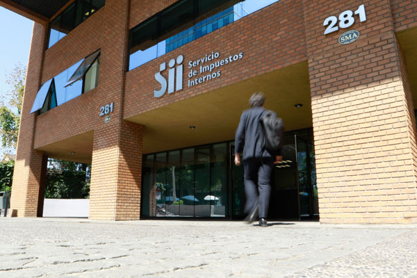 Sigue debate: ¿Debe cambiarse la ley para que tributen los seguros con ahorro?
