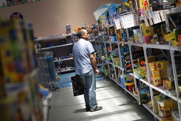 La influencia de los argentinos en la caída de las ventas del comercio minorista en RM