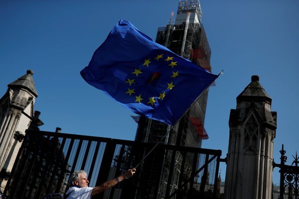 Brexit en punto muerto tras nuevo rechazo del Parlamento a alternativas del divorcio