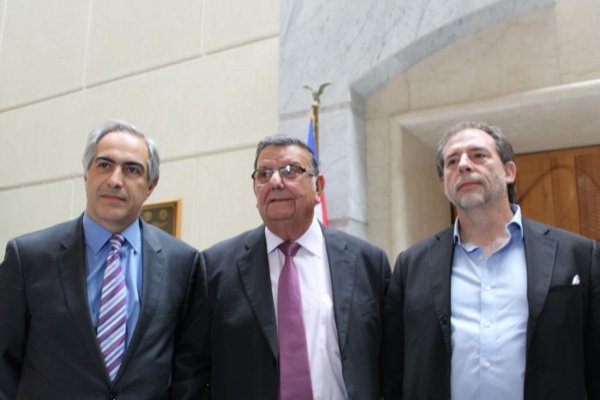 Senadores concurrirán a la FNE y al Sernac por alza en los precios de las Isapres