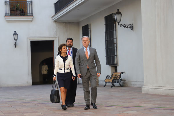 Tras polémica por alza de planes, gobierno confirma envío de reforma a isapres este mes