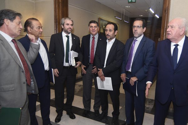 Gobierno y oposición acuerdan postergar votación de proyecto tributario y Hacienda afina propuesta