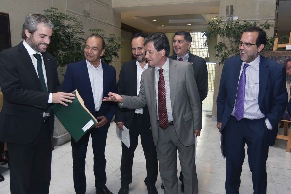 Reforma tributaria: gobierno y oposición acuerdan aplazar votación de idea de legislar