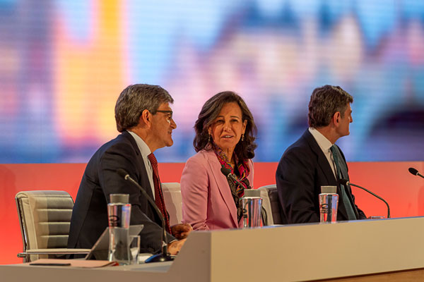 Santander anuncia que expandirá servicios de medios de pago de filial brasileña a toda la región