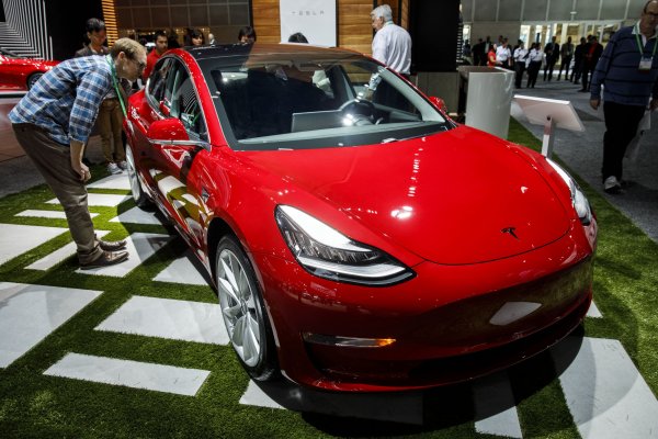Acciones de Tesla se derrumban luego de reportar menores entregas de autos a las esperadas