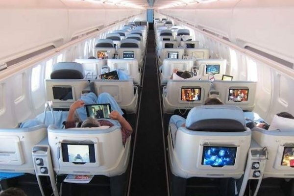 <p>Clase turista será más cómoda en los aviones del futuro</p>