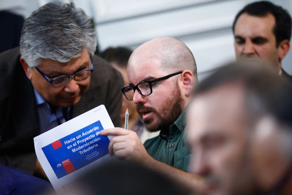 Gobierno no convence a la oposición y surgen dudas sobre votación de la DC