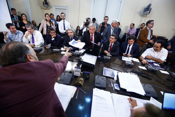 Hacienda recurre a terrenos forestales, seguros y market maker para salvar reforma tributaria