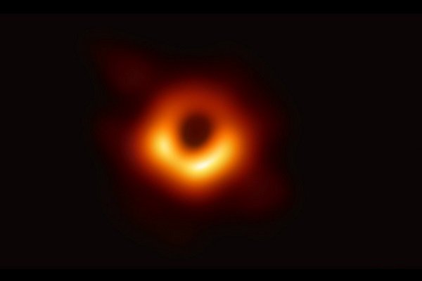 Teoría de Stephen Hawking ve la luz con la primera fotografía jamás tomada de un agujero negro