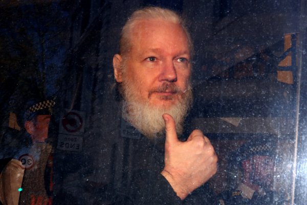 Julian Assange fue detenido en la embajada de Ecuador en Londres