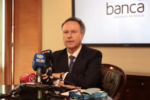 Nuevo presidente de la banca llama a mejorar proyecto de responsabilidad ante fraudes