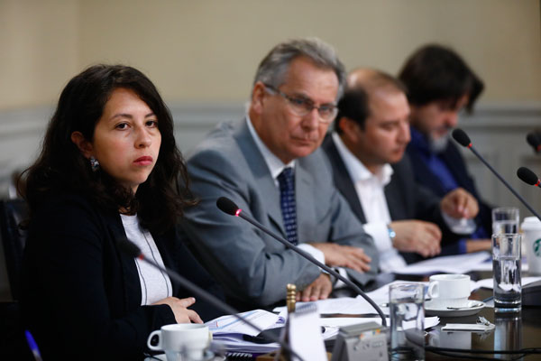 Diputados proponen excluir a AFP y aseguradoras de comisiones que asignan el SIS