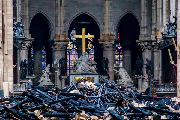 La aseguradora de la empresa que restauraba Notre Dame
