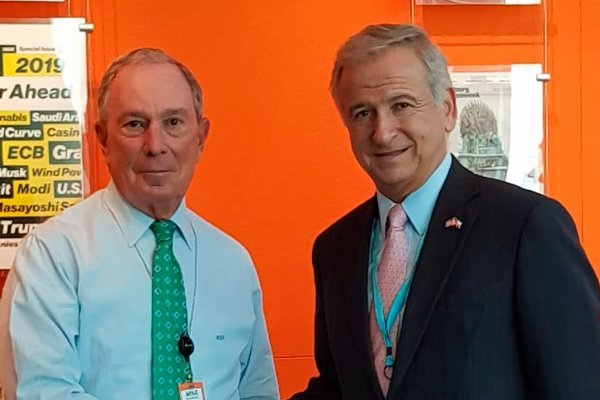 Larraín invita a Mike Bloomberg a cumbre que reúne a los países de la zona del Pacífico