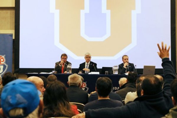 <p>Proyecto Estadio y foco de nuevos directores marcan tensa junta de accionistas de Azul Azul</p>