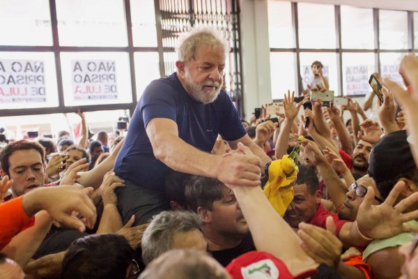 Justicia de Brasil reduce condena de Lula a menos de nueve años