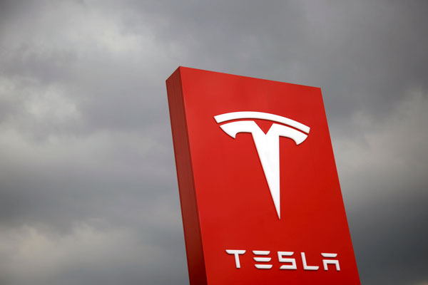 Tesla reporta primeras pérdida por caída en demanda de sus autos
