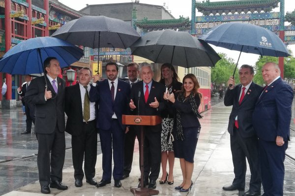 Piñera se reúne con Xi en China y firma hoja de ruta para relación bilateral