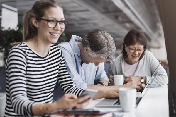 El secreto para ser feliz en el trabajo, según la Universidad de Harvard
