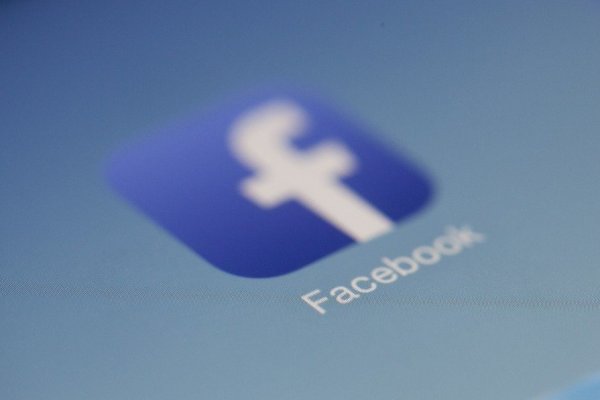 Ingresos de Facebook se disparan, pero posibles sanciones pesan en ganancias