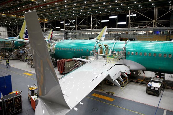 Boeing da cuenta del golpe de la turbulencia de los 737 Max