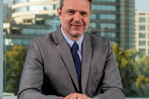 Alex Poblete deja AFP PlanVital y Andrea Battini asume como gerente general