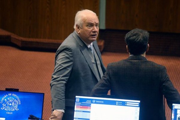 Ortiz arremete contra cambios a seguros con ahorro
