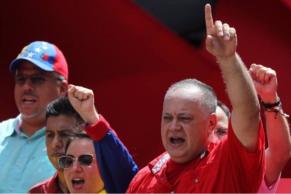 Círculo de Maduro pide a seguidores del régimen acercarse a "defender" el palacio de gobierno